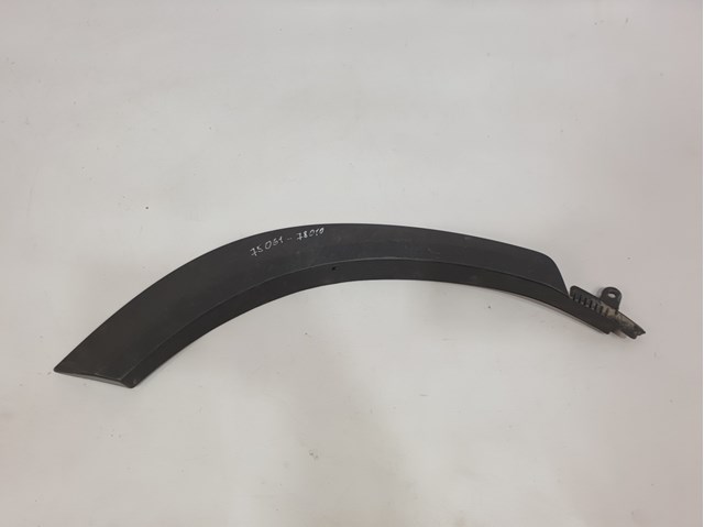 Накладка задніх правих дверей 7506178010 TOYOTA