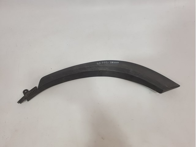 Надставка двері задньої 7506278010 TOYOTA