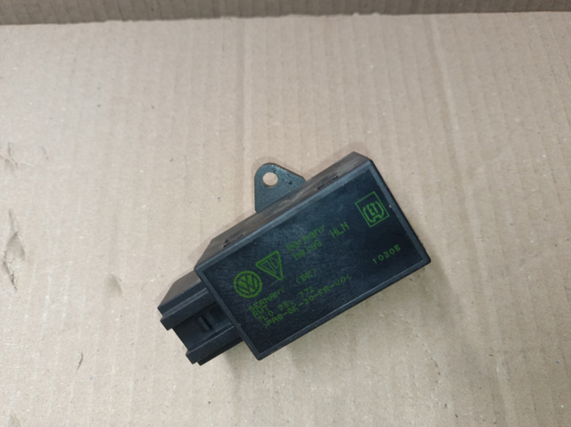 Перемикач підігріву сидінь 7L0959772 VAG