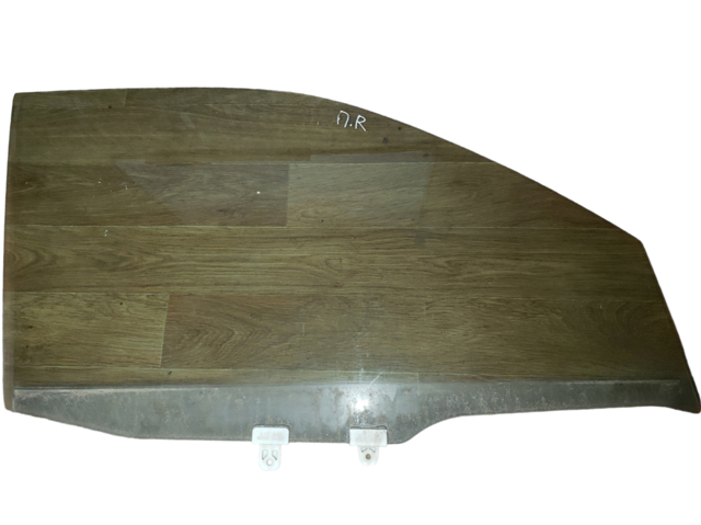 Скло пасажирських дверей 803008H300 NISSAN