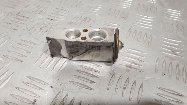 Клапан розширювальний 8851542070 TOYOTA