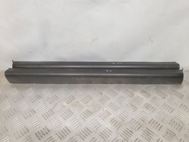 Накладка задніх правих дверей, нижня EG2151RC0D MAZDA