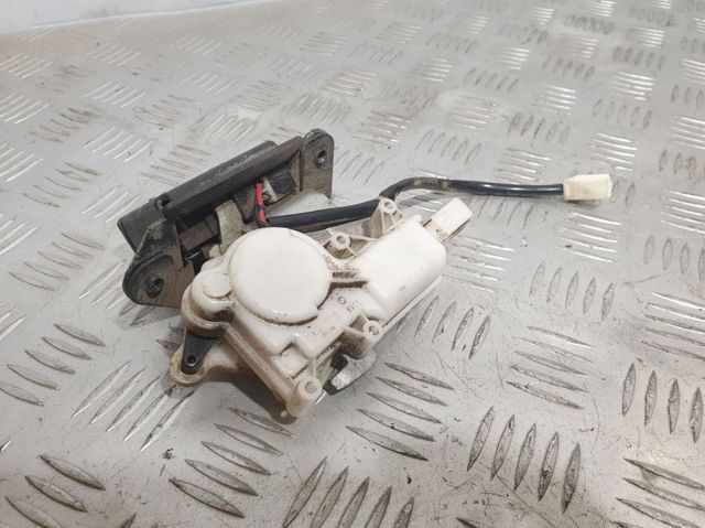 Замок кришки багажника EG2162310 MAZDA