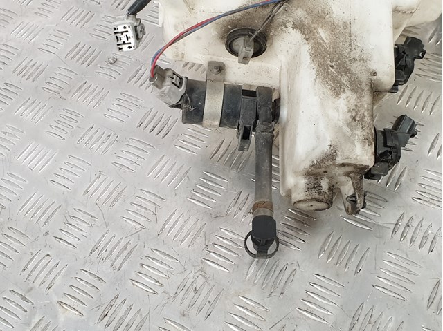 Насос омивача скла переднього EH1151811 MAZDA