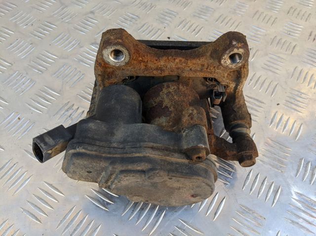 Скоба гальмівного заднього супорта KAY02629X MAZDA