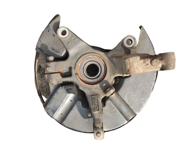 Цапфа поворотна права L20633020A MAZDA