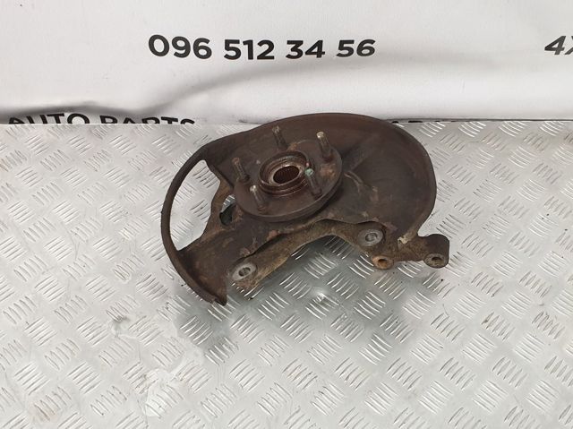 Цапфа поворотна права L20633020B MAZDA