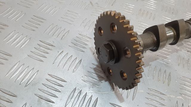 Шестерня приводу розподільного валу L30512425 MAZDA