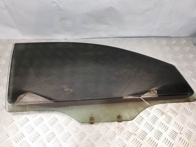Скло передніх дверей, правих MR135730 MITSUBISHI