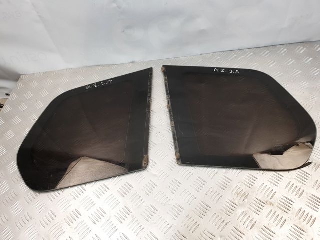 Скло кузова/багажного відсіку, ліве MR135739 MITSUBISHI