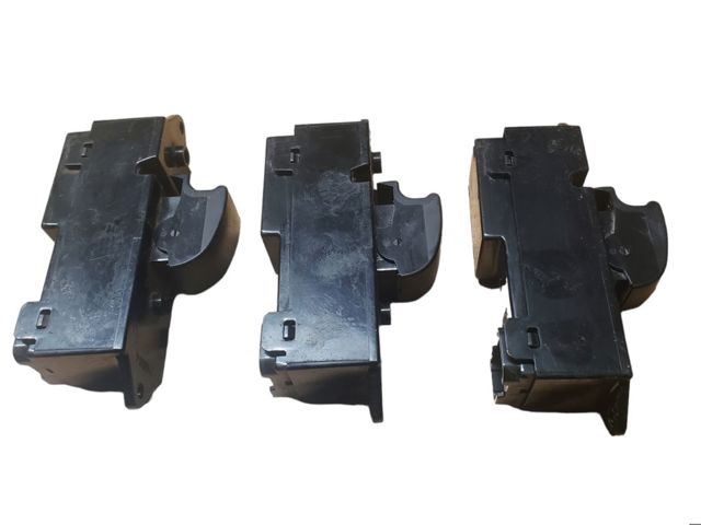 Кнопковий блок керування склопідіймачами передній правий MR587955 MITSUBISHI