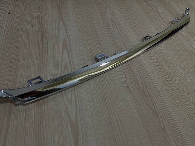 Молдинг решітки радіатора, нижній 5312148210 TOYOTA