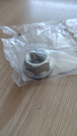 Гайка болта кріплення переднього важеля, нижнього MU000567 MITSUBISHI