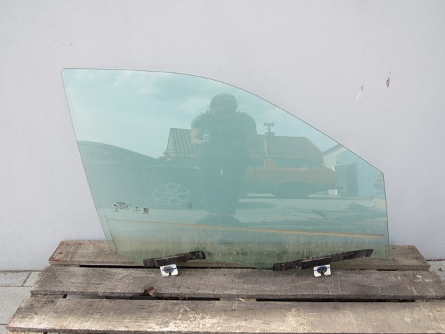 Скло пасажирських дверей 68292952AC CHRYSLER
