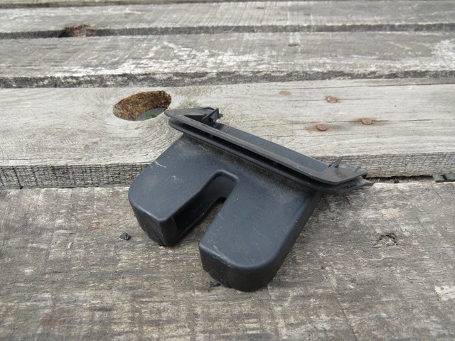 Накладка задньої 3-й/5-й двері 8R0827520C VAG