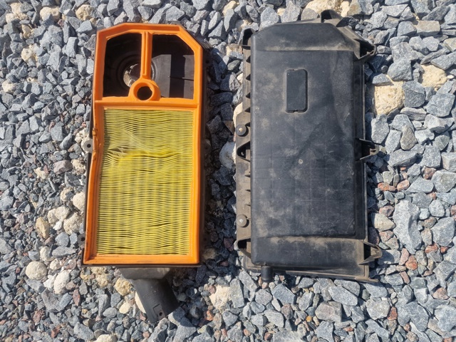 Корпус повітряного фільтра 036129611AR VAG