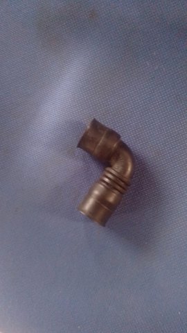 Трубка відводу картерних газів 038103493D VAG