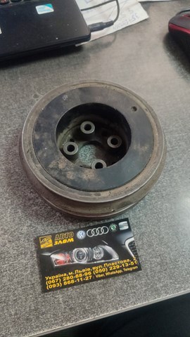 Демпферний шків колінвала 038105243 VAG