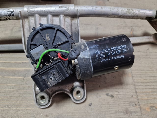 Мотор склоочисника передній 0390241141 BOSCH