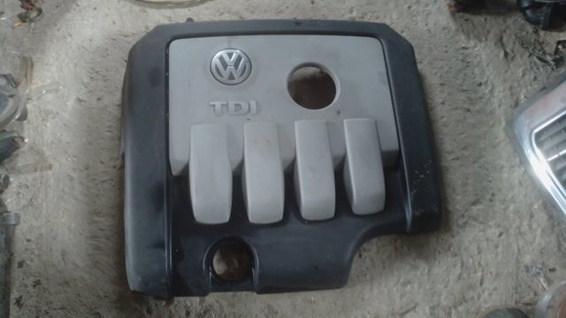 Кришка двигуна декоративна 03G103925BP VAG
