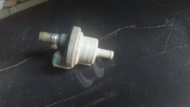 Клапан вентиляції газів паливного бака 050133517 VAG