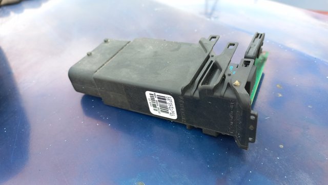 Двигун склопідіймача двері передньої, правої 105415301 VAG