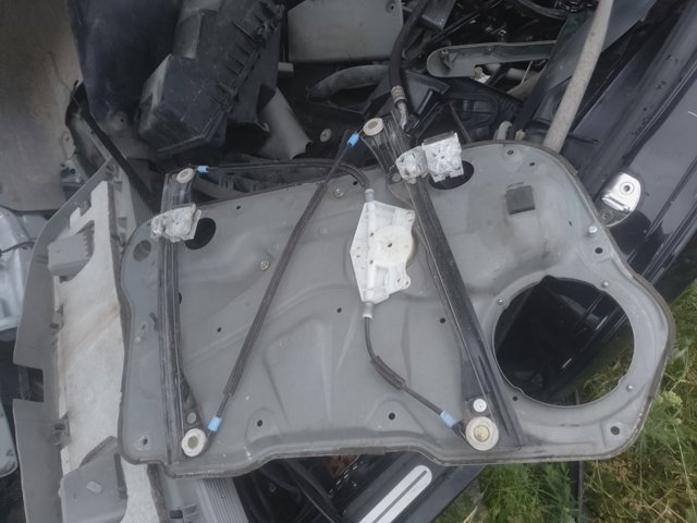 Механізм склопідіймача двері передньої, правої 1J4837462F VAG