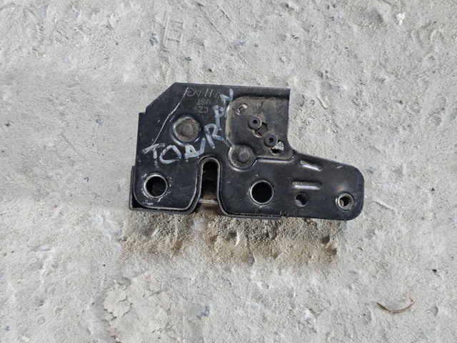Замок кришки капота 1T0823509B VAG