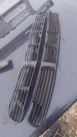 Решітка переднього бампера, ліва 3B0853677BB41 VAG