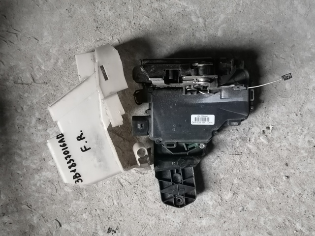 Замок передніх пасажирських дверей 3B1837016AD VAG