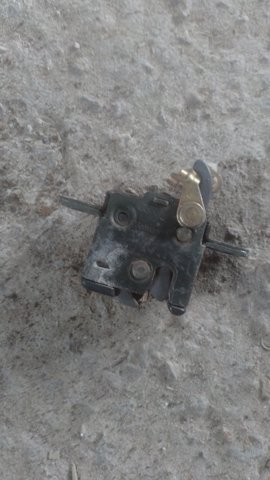 Замок кришки багажника 4A9827505A VAG