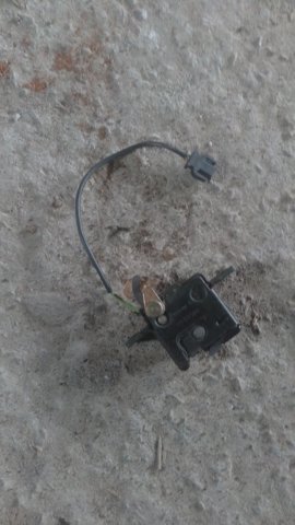 Замок задніх дверей 4A9827506B VAG