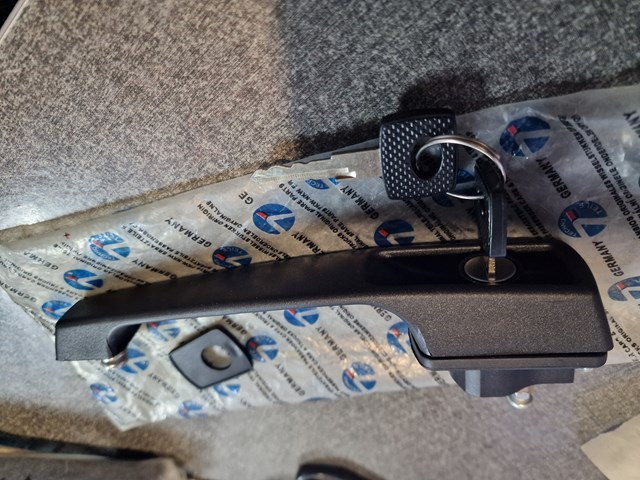 Ручка передніх дверей, зовнішня 6017600059 MERCEDES