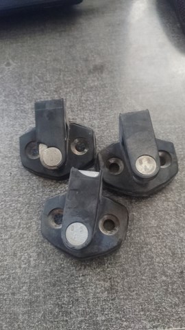 Фіксатор/петля (зацеп) замка дверей передньої 8105511 BMW
