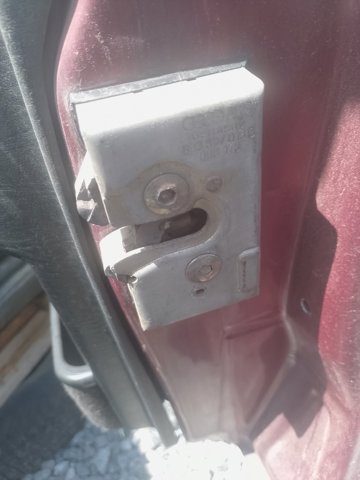 Замок двері правої передньої 893837016C VAG
