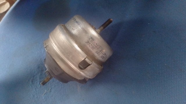 Права подушка двигуна 8D0199382AE VAG