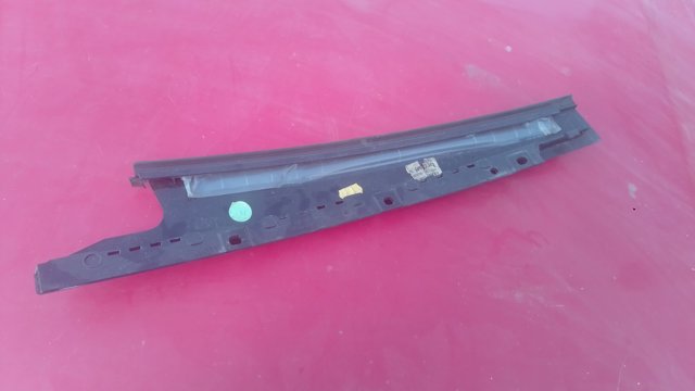 Накладка задніх дверей, правих, вертикальних 8K0839902H VAG