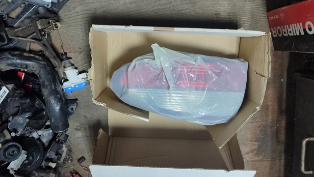 Задній правий зовнішній ліхтар 96324640 GM