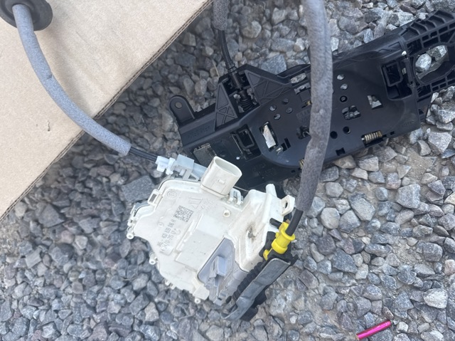 Замок задніх дверей, правих 4G0839016H VAG