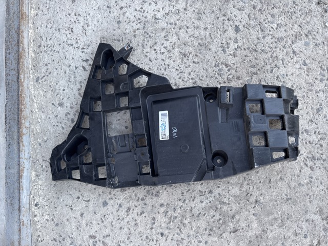 Кронштейн бампера заднього, правий 51127420654 BMW