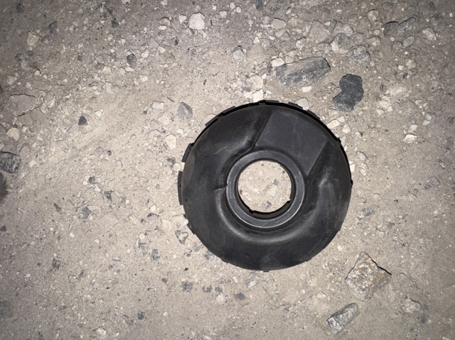 Кришка опори амортизатора переднього 8W0412375D VAG