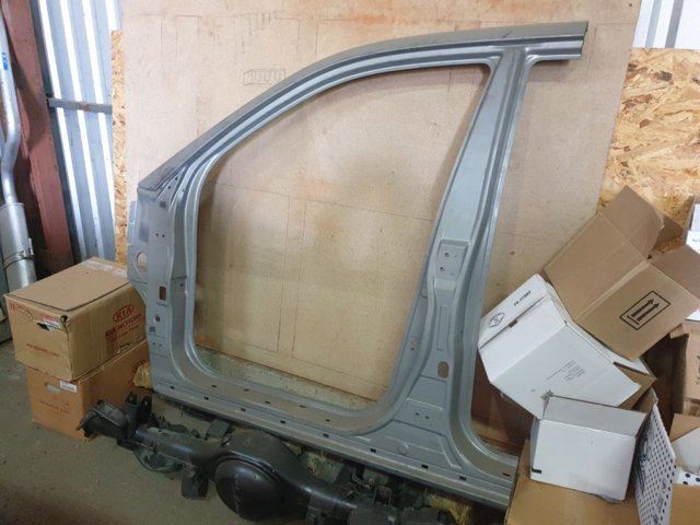 Стійка кузова передня, ліва 711102EB00 HYUNDAI