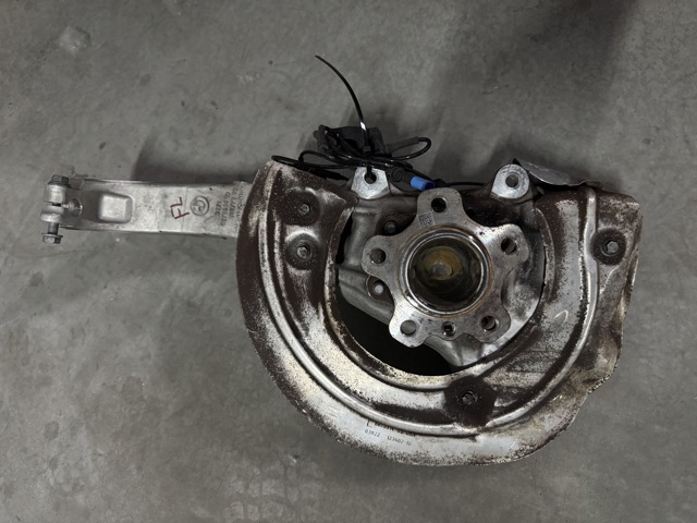 Цапфа передня ліва 31216876655 BMW