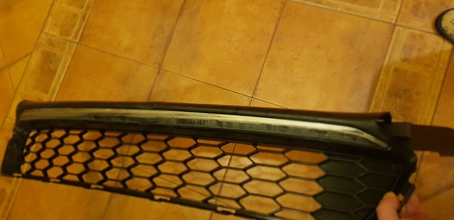 Решітка переднього бампера, центральна 71103T2AA00 HONDA