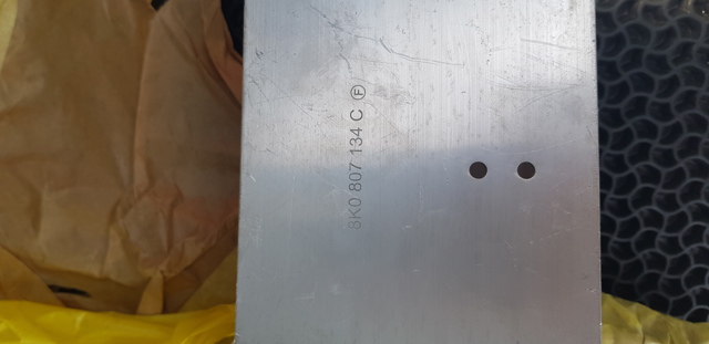 Кронштейн підсилювача переднього бампера 8K0807134C VAG