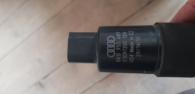 Насос омивача фар 8K0955681 VAG