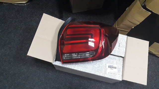 Задній правий стоп 265505392R RENAULT