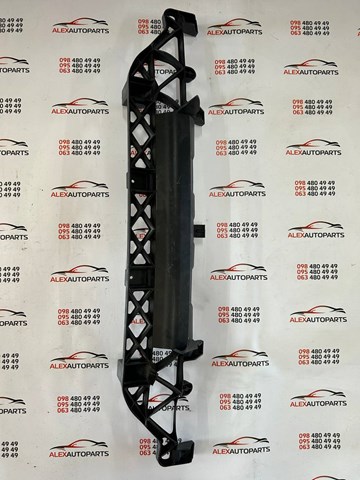 Кронштейн бампера заднього, центральний 4L0807329 VAG