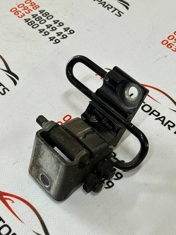 Дверний шарнір задній правий 4L0833412A VAG