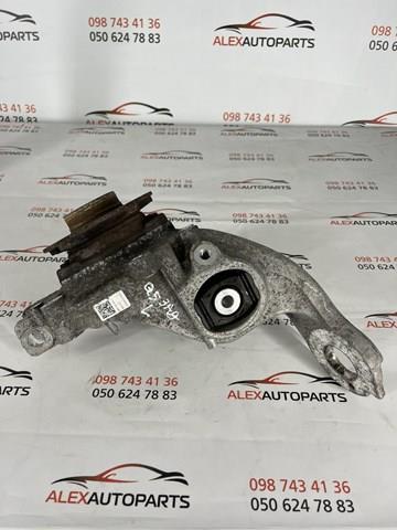 Цапфа поворотна ліва 8R0505435C VAG